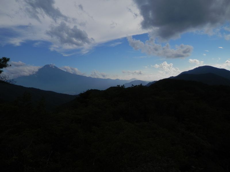 清八山より、富士山と黒岳を望む