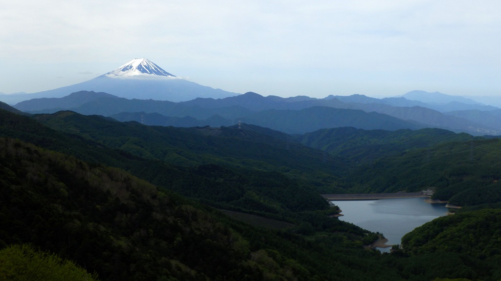 富士山の稜線が現れる