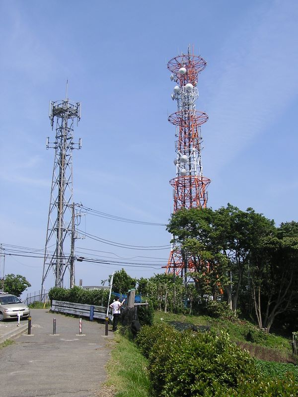 円海山・大丸山 -- 円海山無線中継所の電波鉄塔