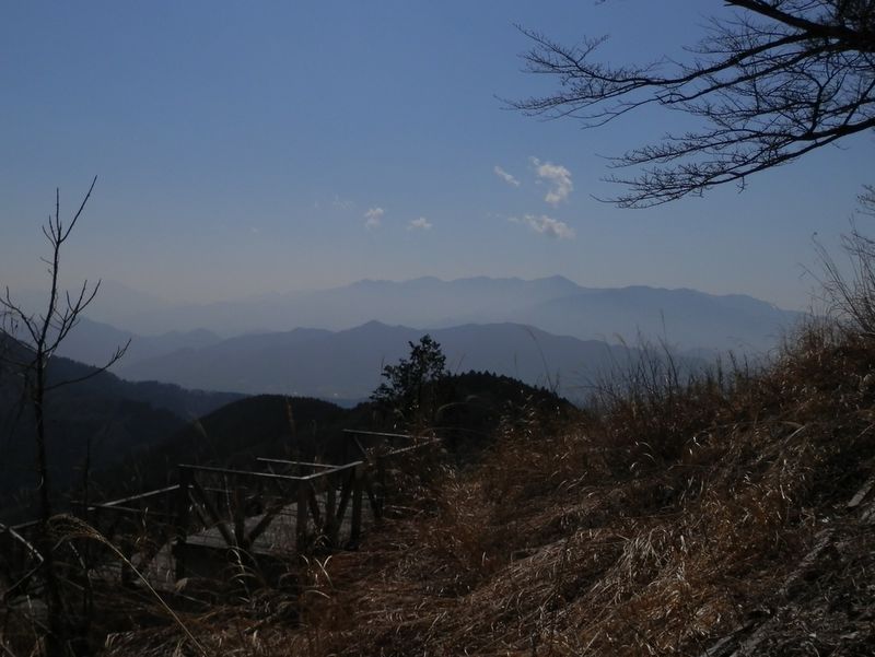 景信山より、丹沢を望む