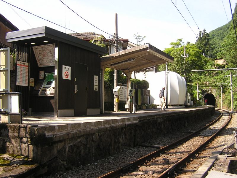 本仁田山 -- 駅舎があるような、ないような白丸駅