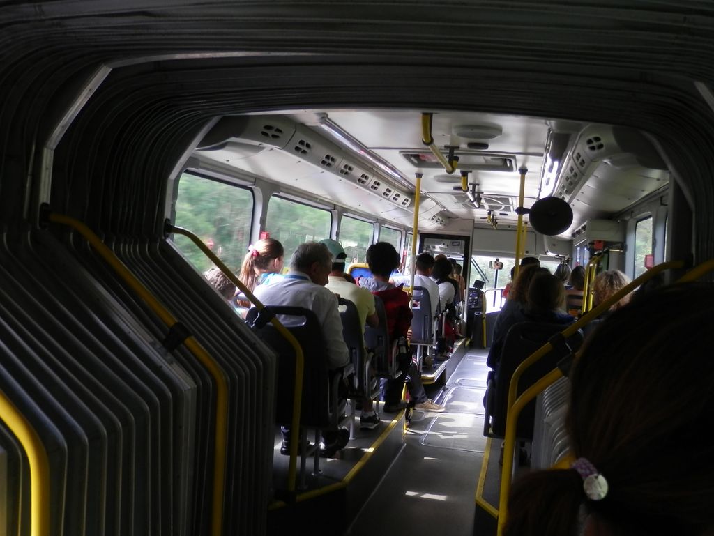 イグアス国立公園内の移動バス