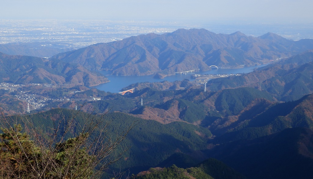焼山展望台から宮ヶ瀬湖