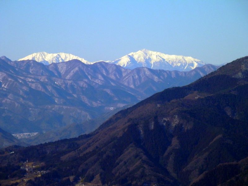 赤石岳（左）と悪沢岳（右）
