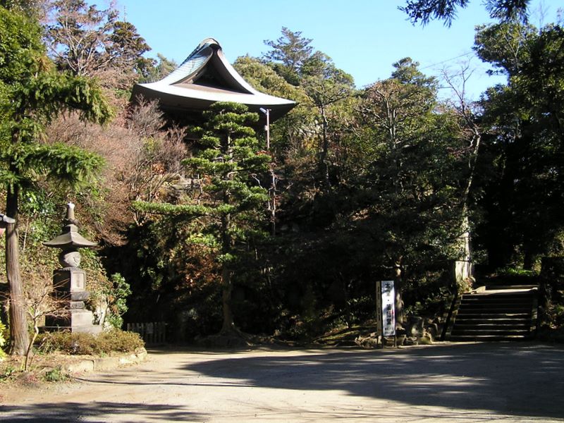 神武寺から鷹取山 -- 神武寺の鐘楼
