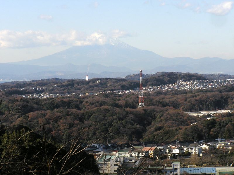 神武寺から鷹取山 -- ハイキングコースより、富士山を望む