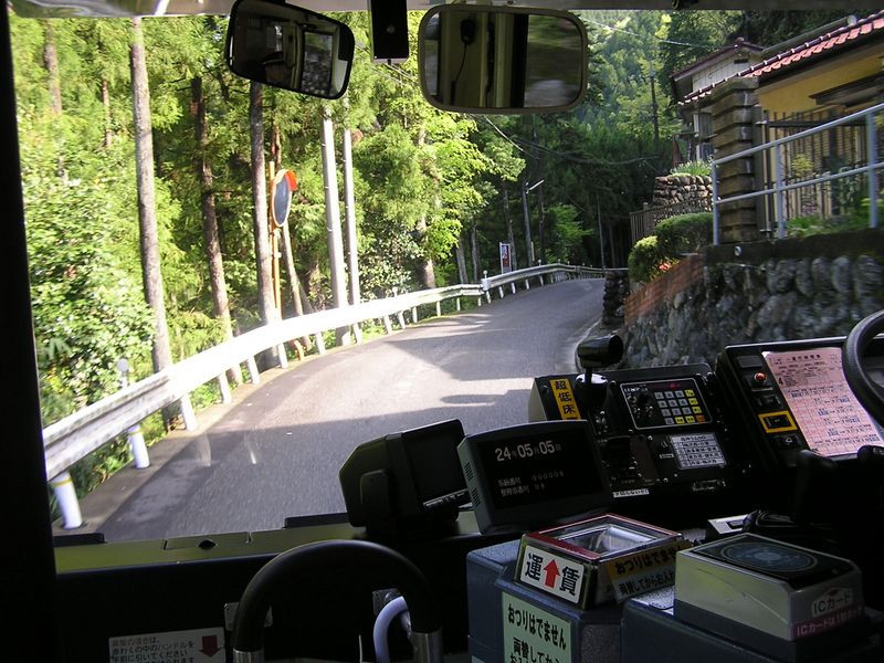 川苔山 -- 上日向に向かうバス