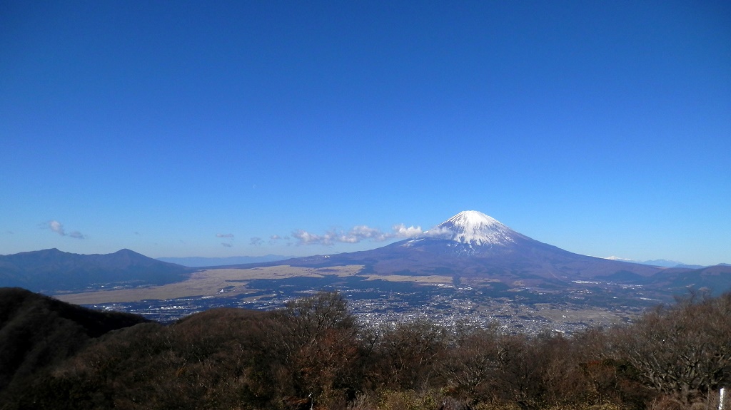 金時山より、富士山と愛鷹山を望む