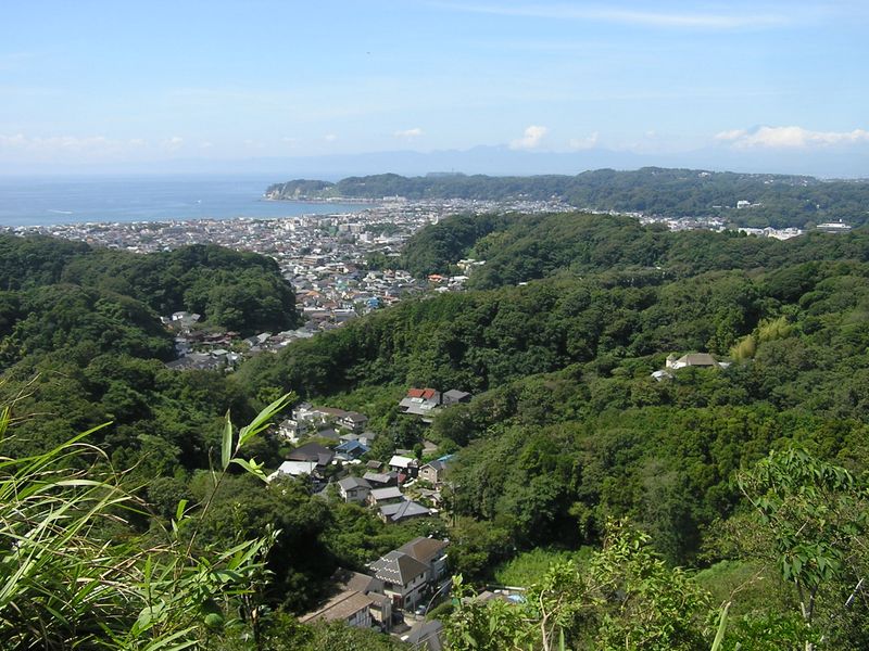 衣張山頂より、相模湾、鎌倉市街地、箱根、富士山を望む