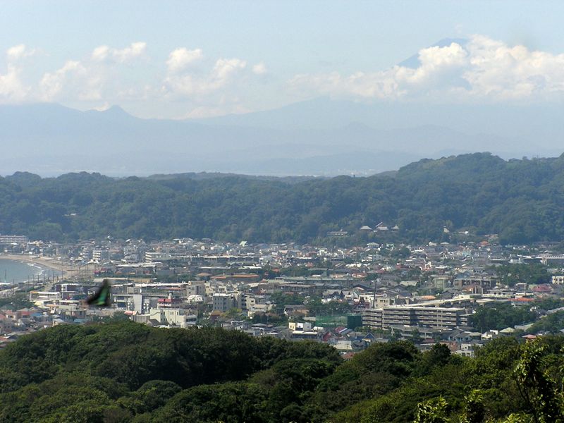 衣張山 -- パノラマ台より、富士山を望む