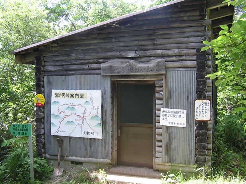 湯ノ沢峠の避難小屋
