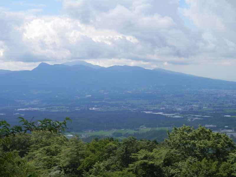 三国山稜 -- 明神峠より、箱根方面を望む