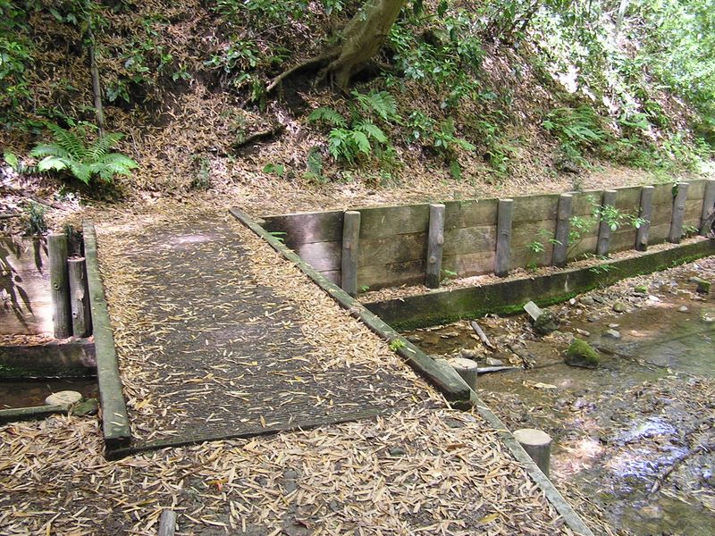 大楠山 -- 平作川源流に架かるいろいろな石橋（１）