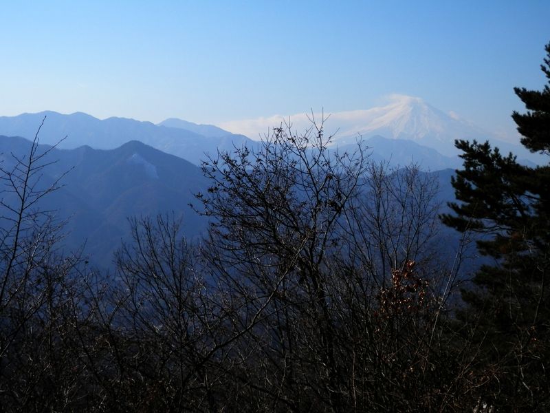 犬目丸より、富士山、大室山、道志、秋山山稜を望む