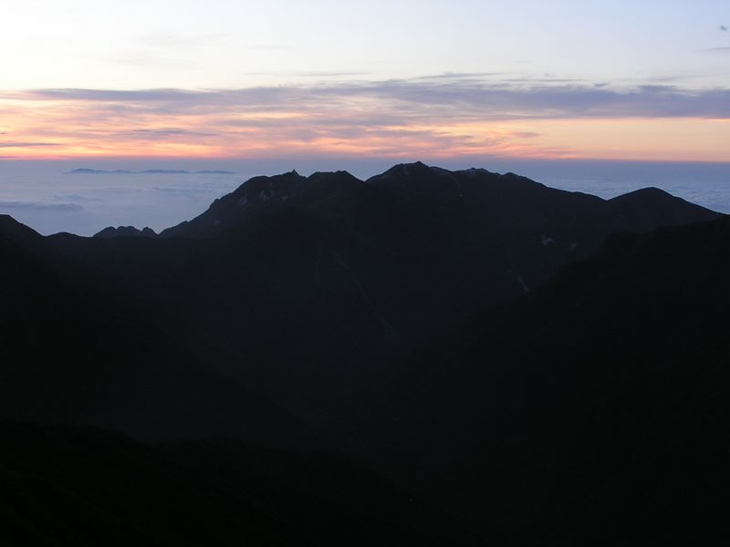 仙丈ヶ岳 -- 鳳凰三山のシルエット