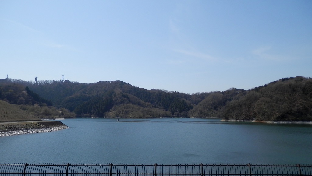 城山湖の水位は、一日に最大28m変わるとのこと