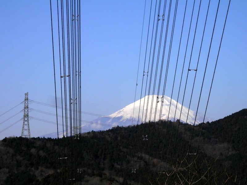 送電線も富士山も美しい