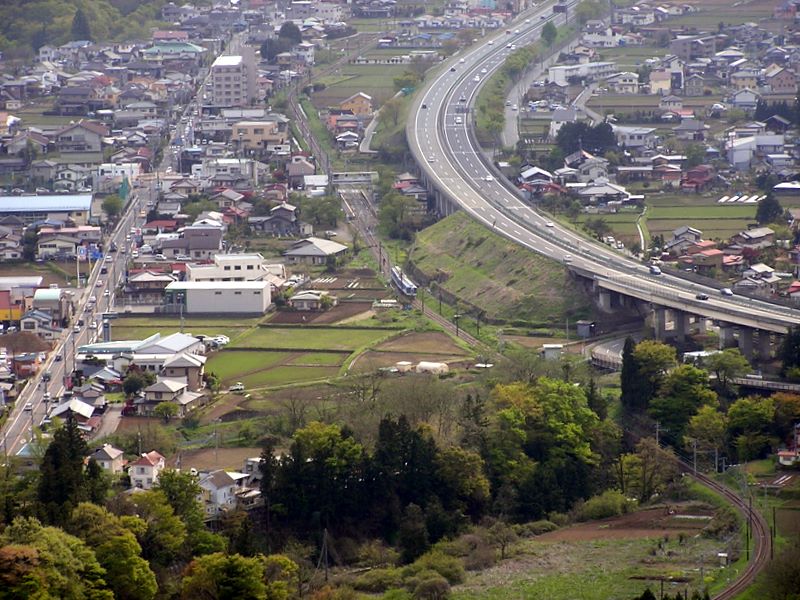 九鬼山 -- 国道139号線と富士急線と中央自動車道