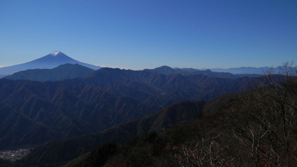滝子山から望む富士山と御坂山塊、本社ヶ丸、など