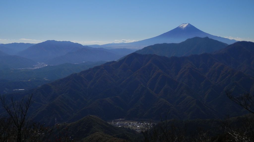 滝子山から望む富士山、本社ヶ丸、鶴ヶ鳥屋山など