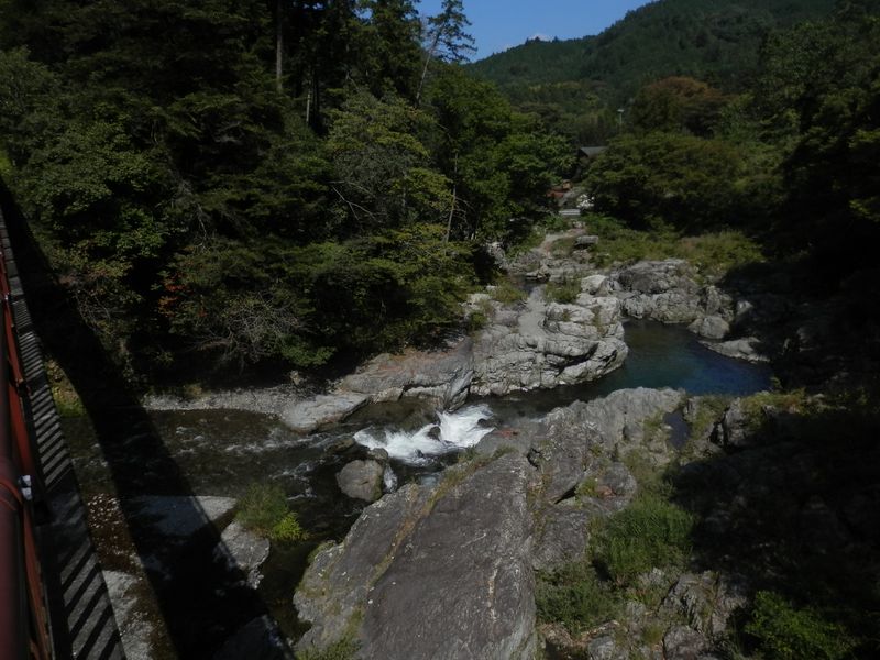塩舟橋より、秋川渓谷を見下ろす