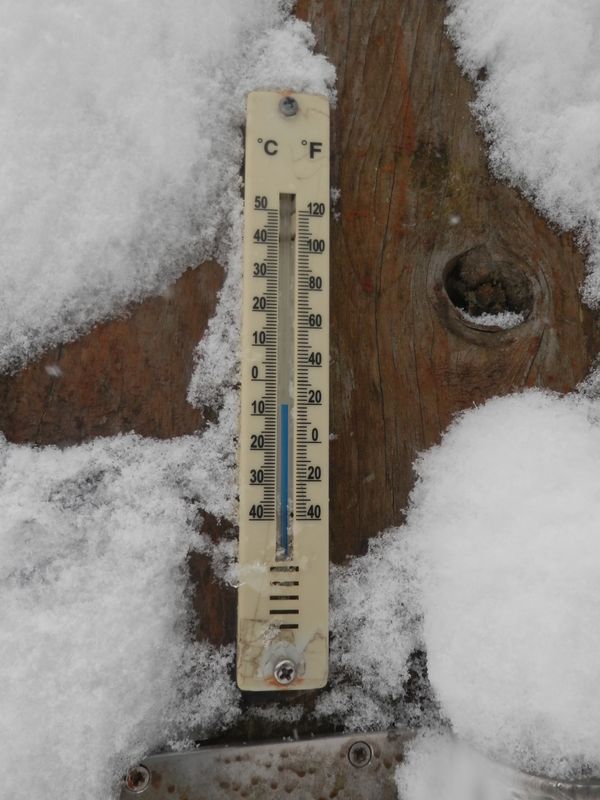 花立山荘の寒暖計は、マイナス７℃
