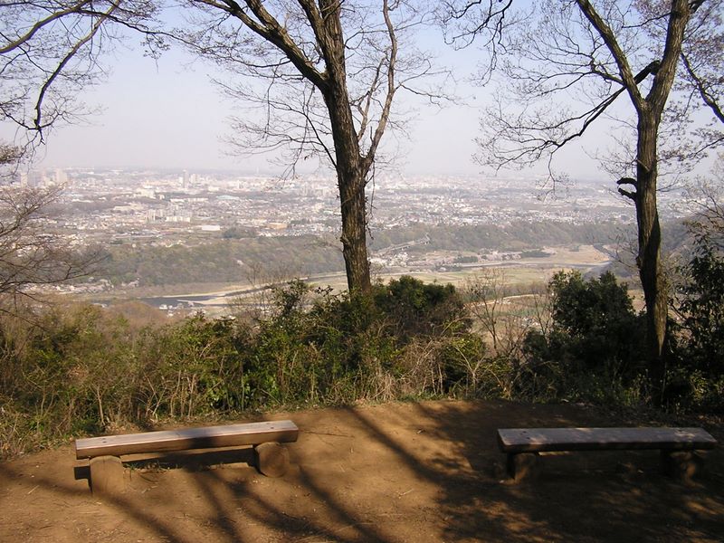 城山と津久井湖 -- 鷹射場からの眺望