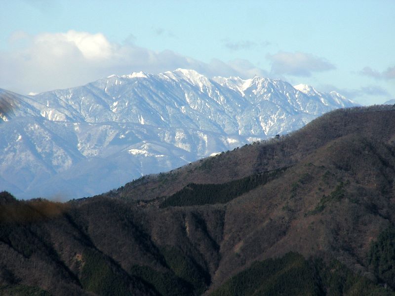 見晴らしの良い1340mピークから、鳳凰三山を望む