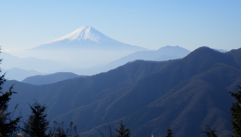 奈良倉山頂より望む富士山
