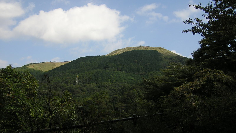 谷峨駅付近から望む大野山