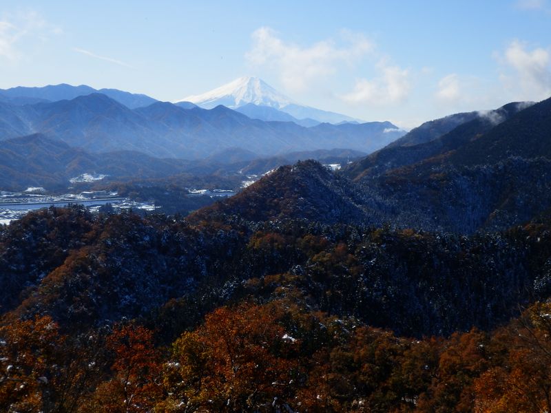 コヤシロ山より望む富士山