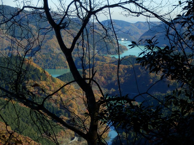 宮ヶ瀬湖と早戸川