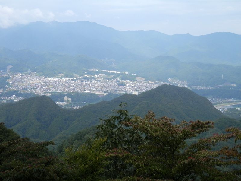 高柄山より、上野原市街地方面を望む