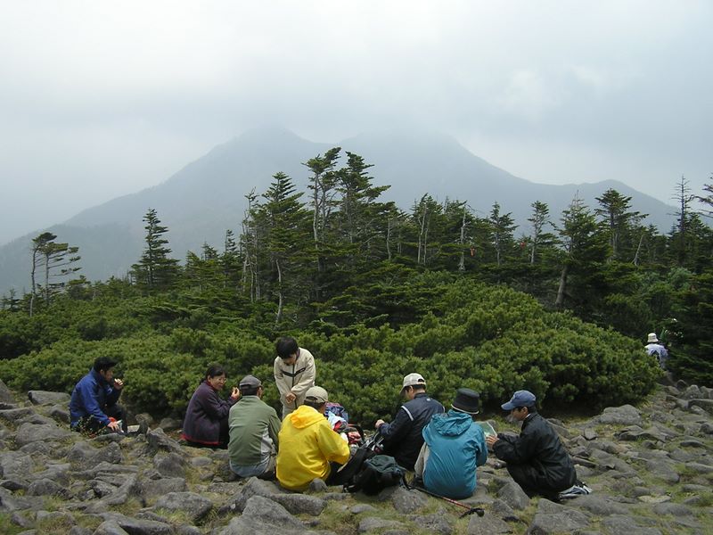 編笠山 -- 山頂で昼食