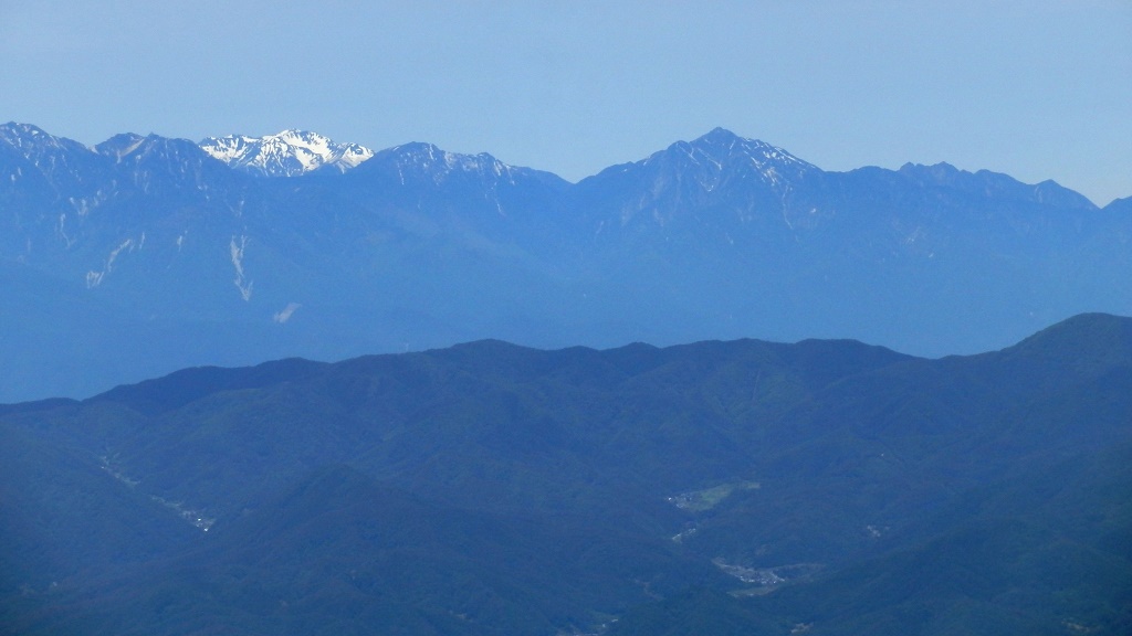 大菩薩峠より、仙丈ヶ岳（雪）と甲斐駒ヶ岳