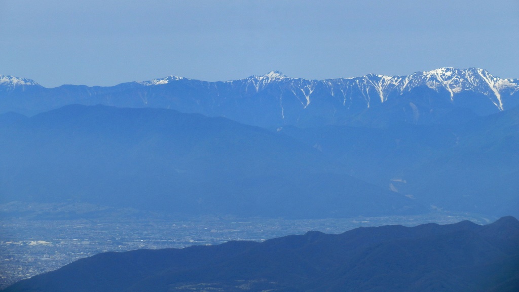 塩見岳（中）と農鳥岳（右）