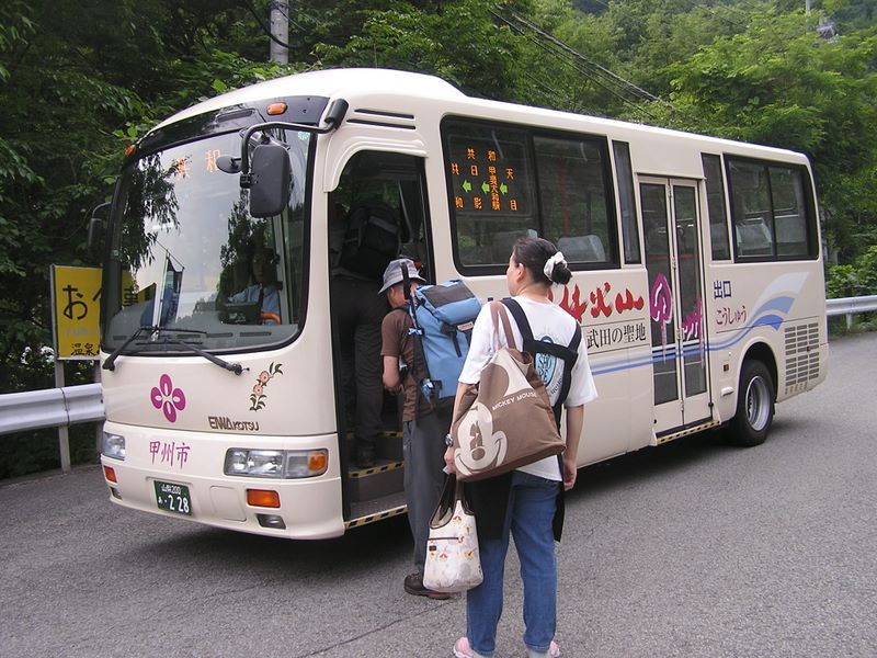 大蔵高丸・ハマイバ丸 -- 甲州市市民バスで甲斐大和駅に向かう