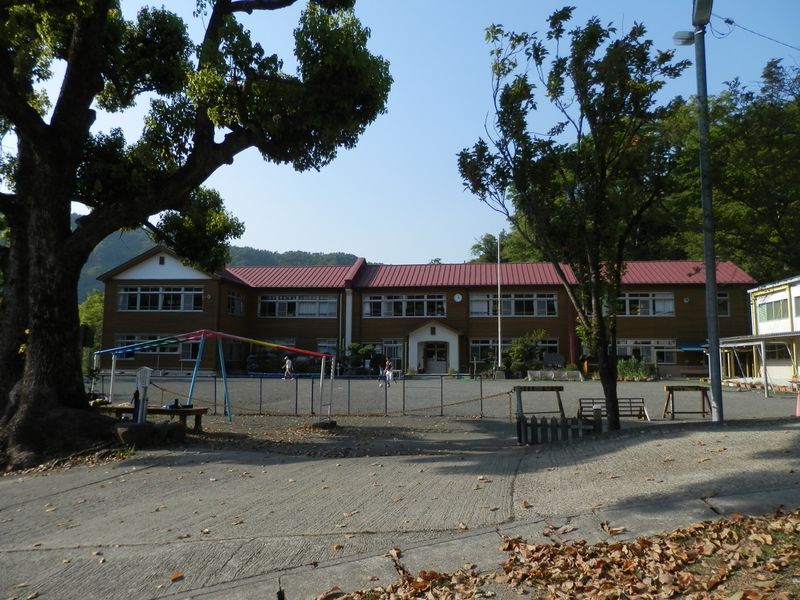 青根小学校は、神奈川県唯一の現役木造校舎