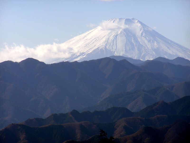 景信山・陣馬山 -- 明王峠から望む富士山
