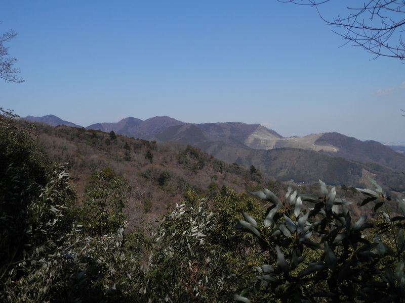 荻野高取山は、ずいぶんと削られてしまった