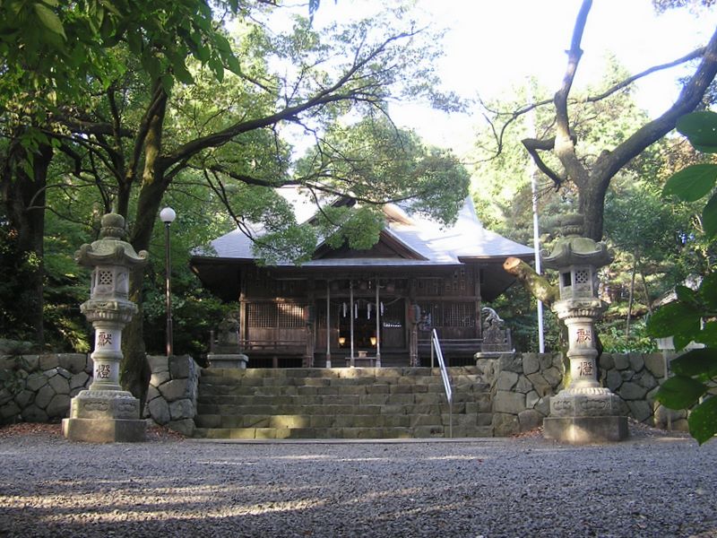 刈寄山 -- 阿伎留神社