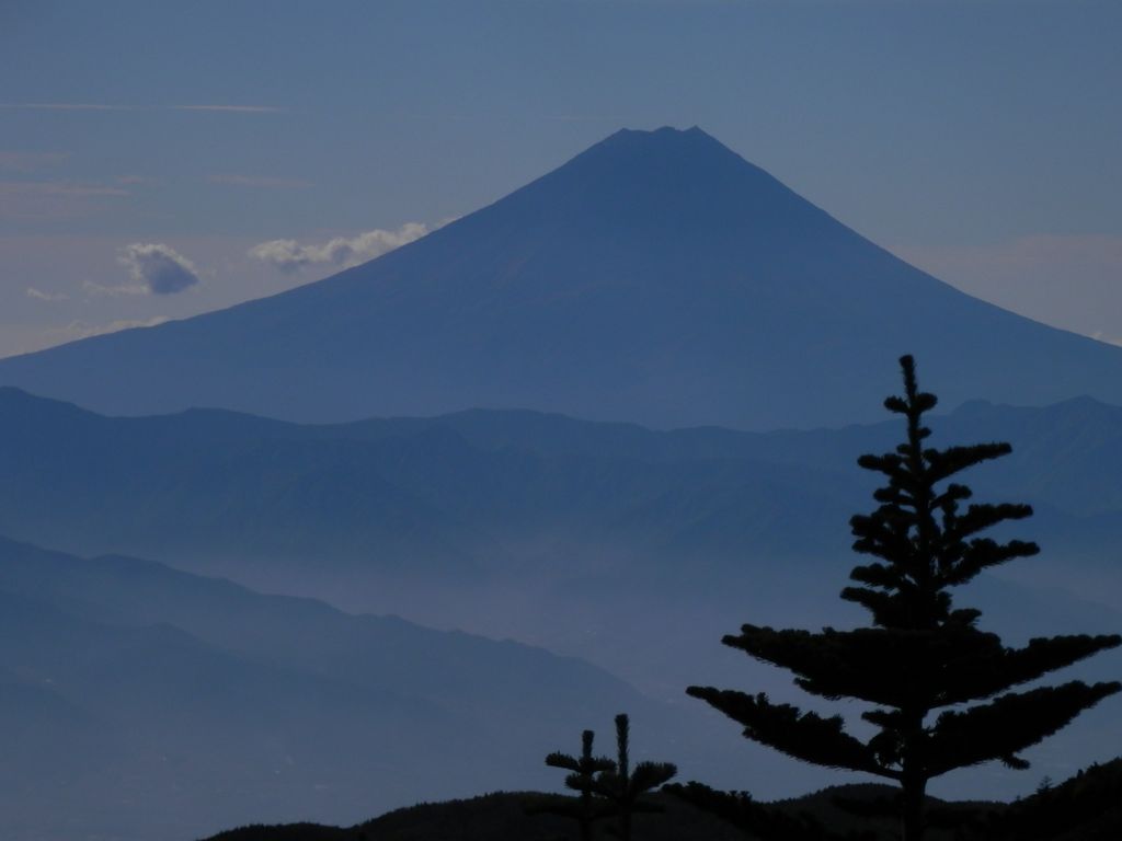 国師ヶ岳より、富士山を望む