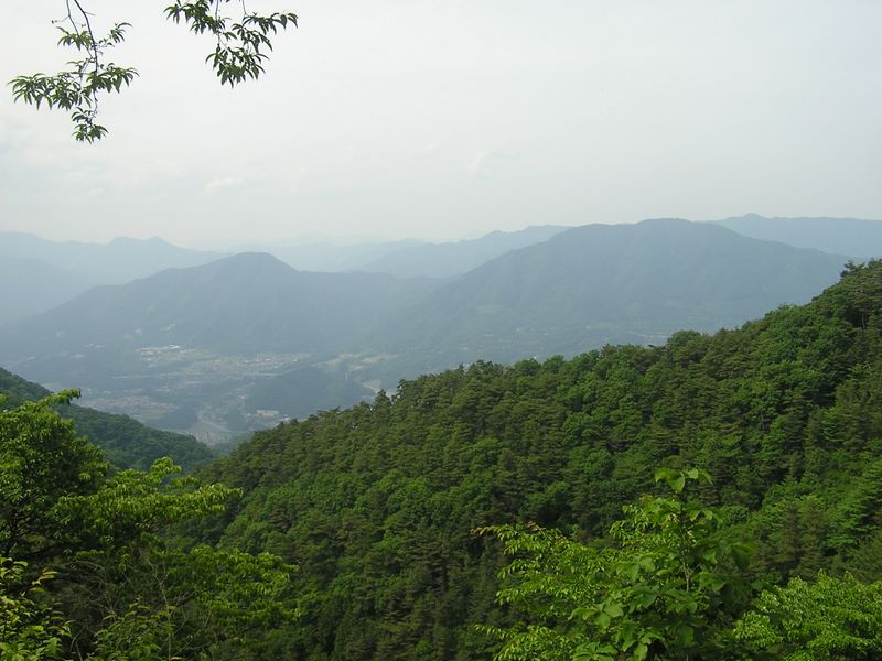倉岳山・高畑山 -- 右に扇山、左に百蔵山