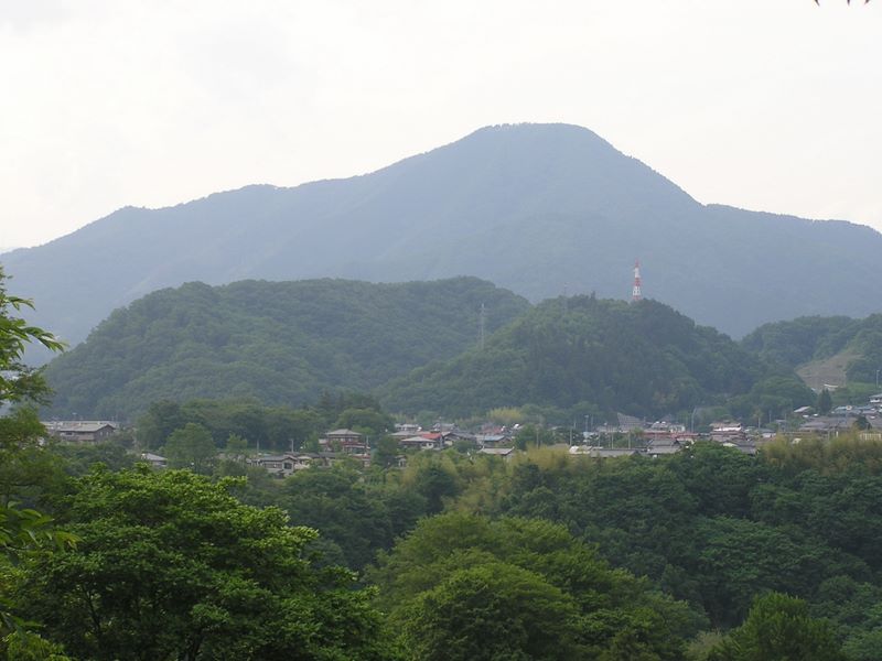 倉岳山・高畑山 -- 高畑山を下りたら、百蔵山がでっかく見えた