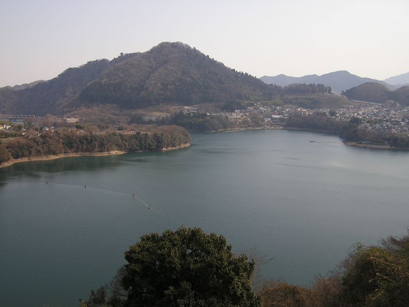 草戸山 -- 城山と津久井湖