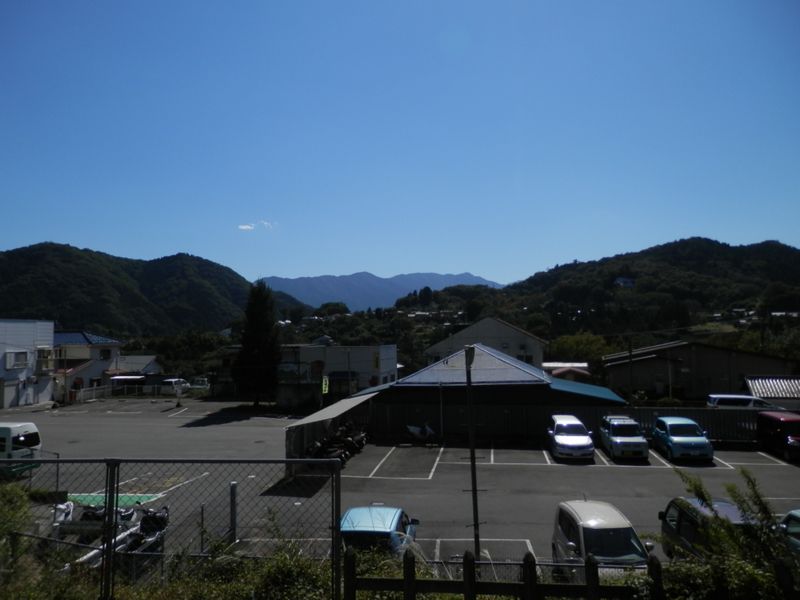  藤野駅の南方、左右に金剛山