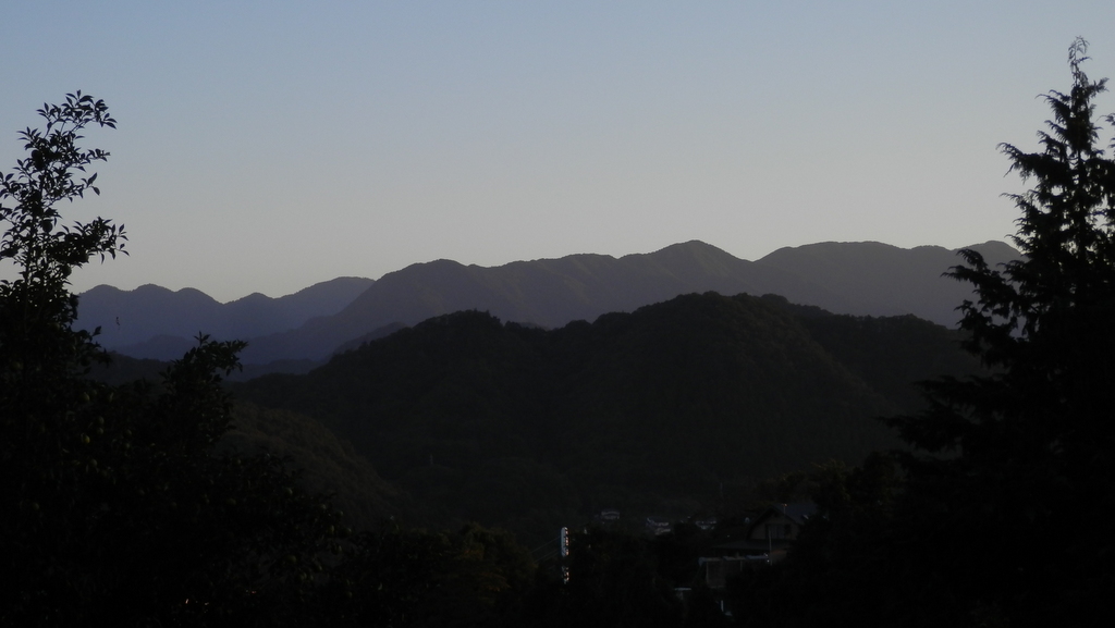 夕暮れの迫る、丹沢三峰、焼山、黍殻山、袖平山