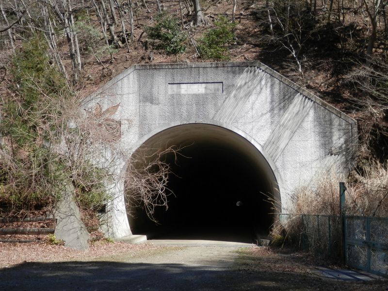 清川トンネルの南側
