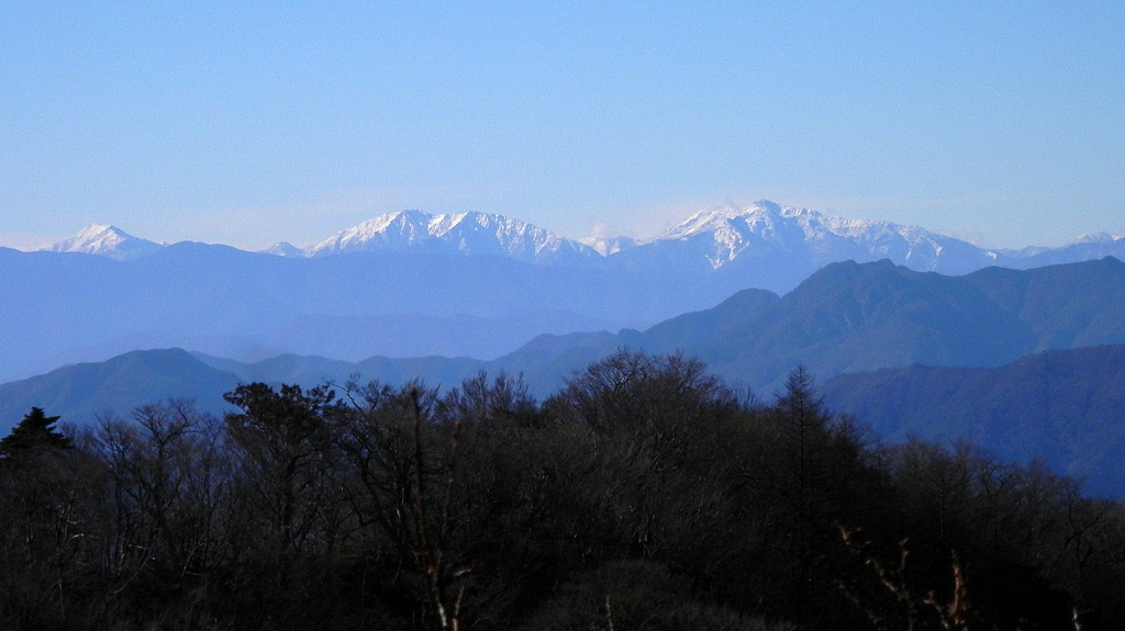 今倉山から西へ -- 小岩より、聖岳、赤石岳、荒川三山