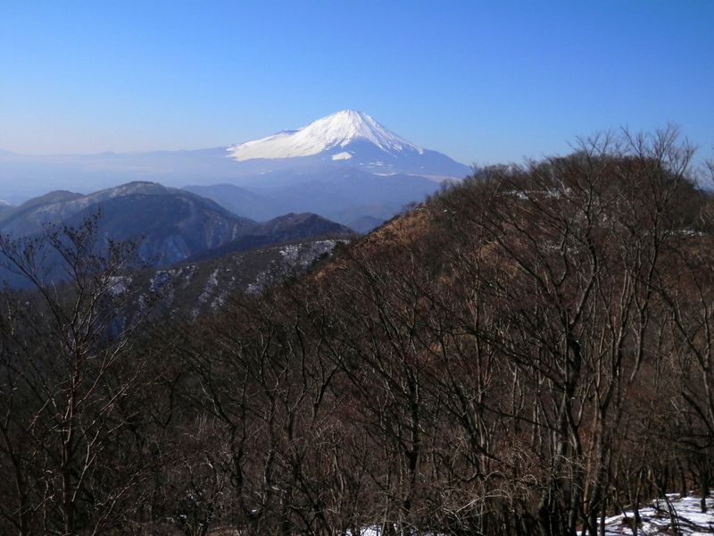 小丸尾根より、富士山と檜岳山稜を望む
